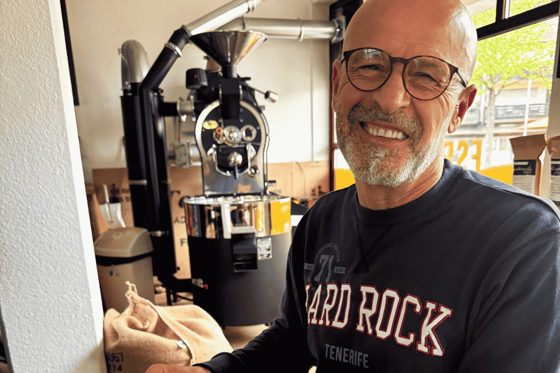 Barista Stefan Stefan ist nicht nur Röstmeister bei den Kaffeemaschinenprofis, bei den Baristaseminaren ist er meistens auch dabei. ☺