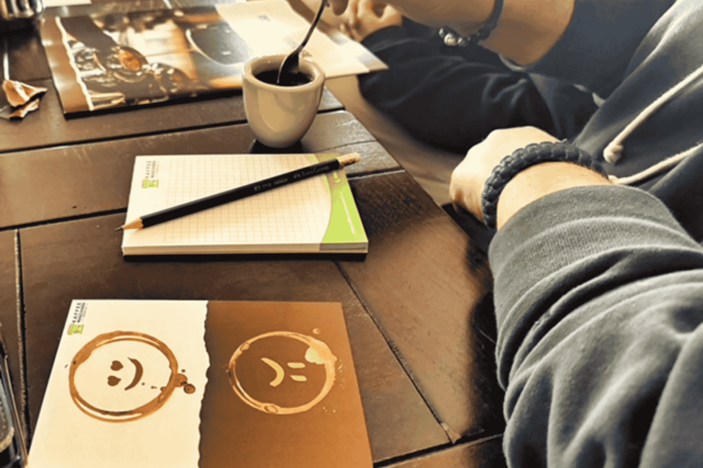 Theorie beim Baristakurs Theorie beim Baristakurs ist auch notwendig. Hier wird das Grundwissen für Kaffeezubereitung vermittelt.